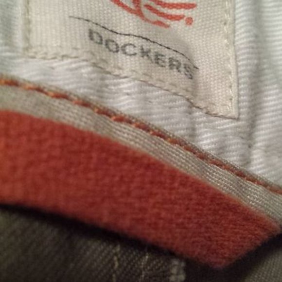 Men's Dockers signature Khaki pants 48"waist by 34" length - Picture 6 of 7